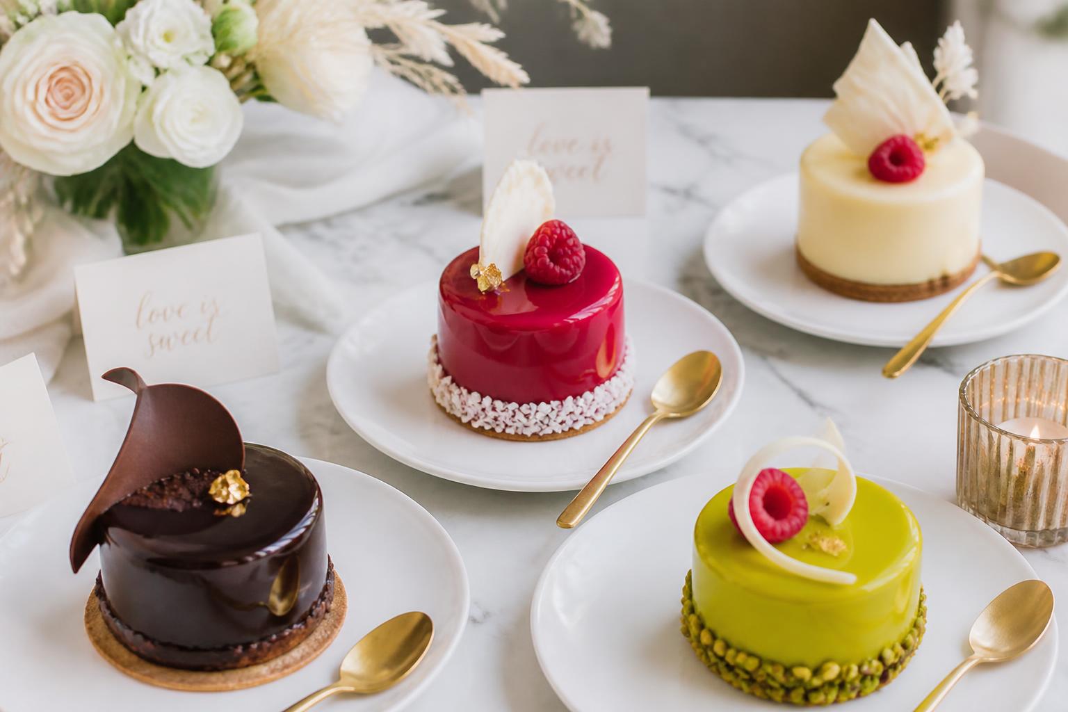 Entremets individuales: frambuesa, chocolate negro, pistacho y vainilla